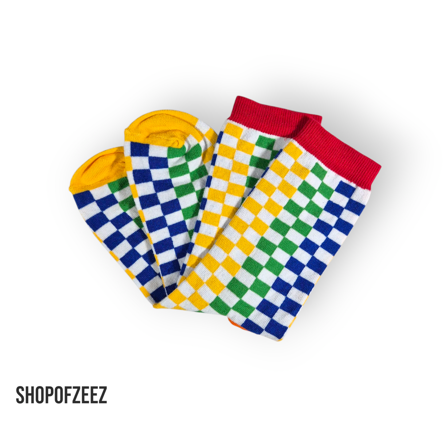 Regenbogenfarbene Socke mit kariertem Muster