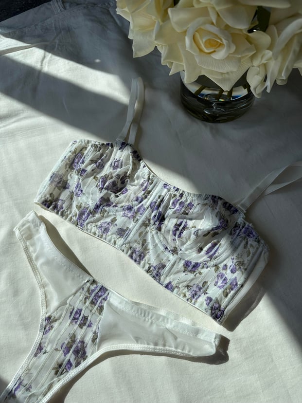 Dessous Set mit Bügel-BH & Transparentem Tanga – Blumenmuster