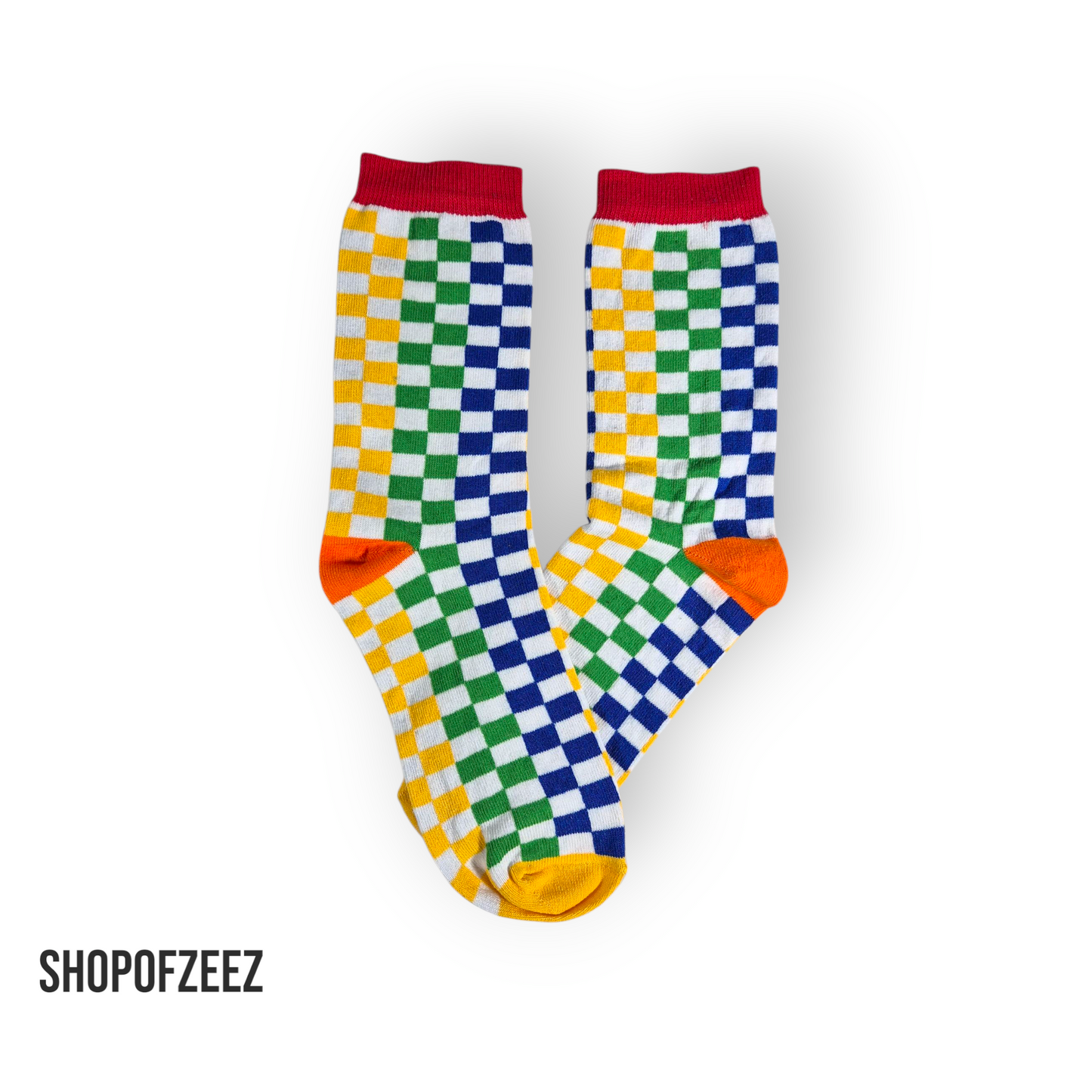 Regenbogenfarbene Socke mit kariertem Muster