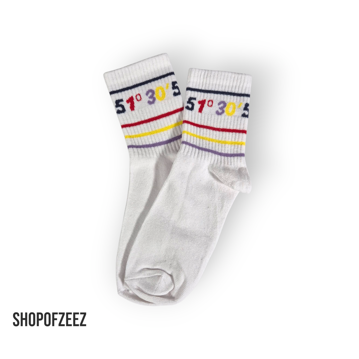 Klassische weiße Sportsocken mit den Koordinaten "51°30''