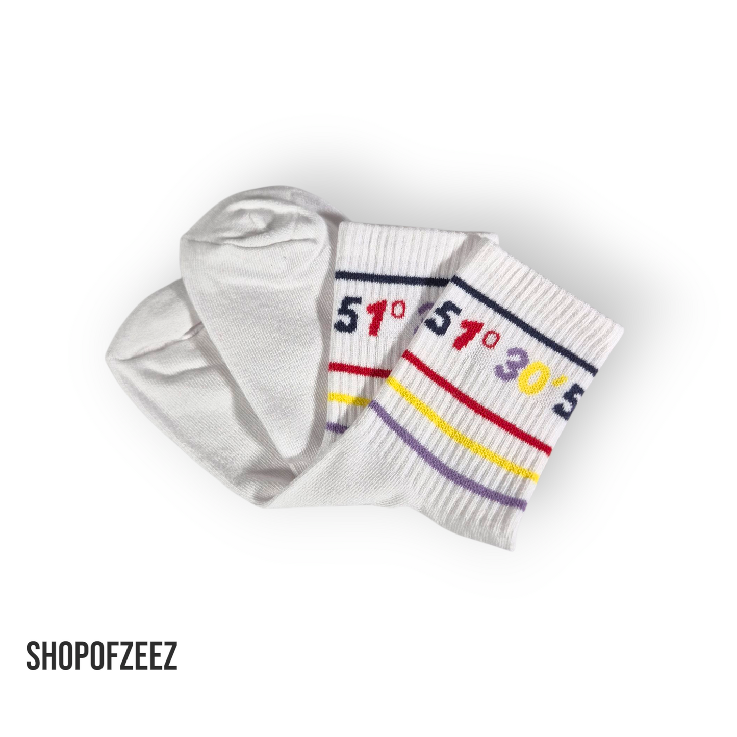 Klassische weiße Sportsocken mit den Koordinaten "51°30''