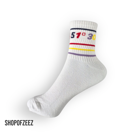 Klassische weiße Sportsocken mit den Koordinaten "51°30''