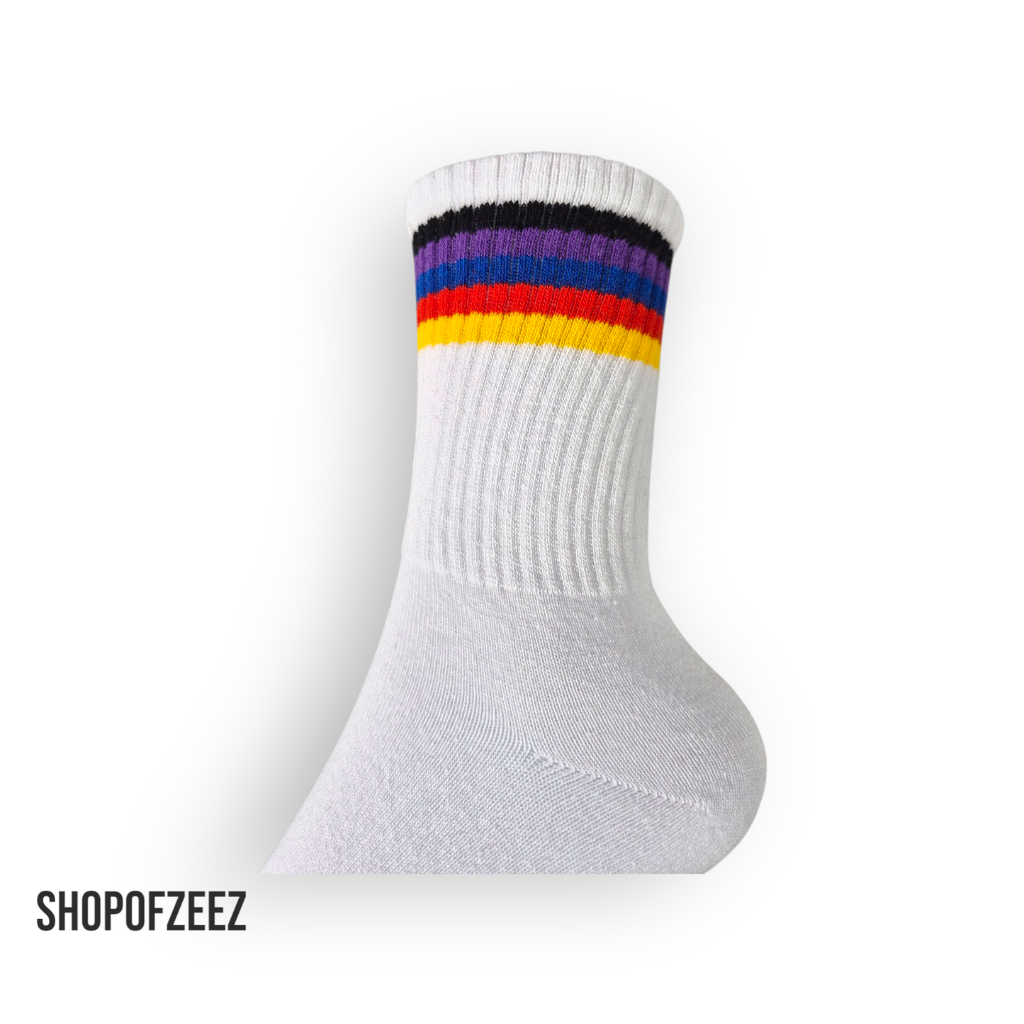 Weiß mit horizontalen Regenbogenstreifen am Bund