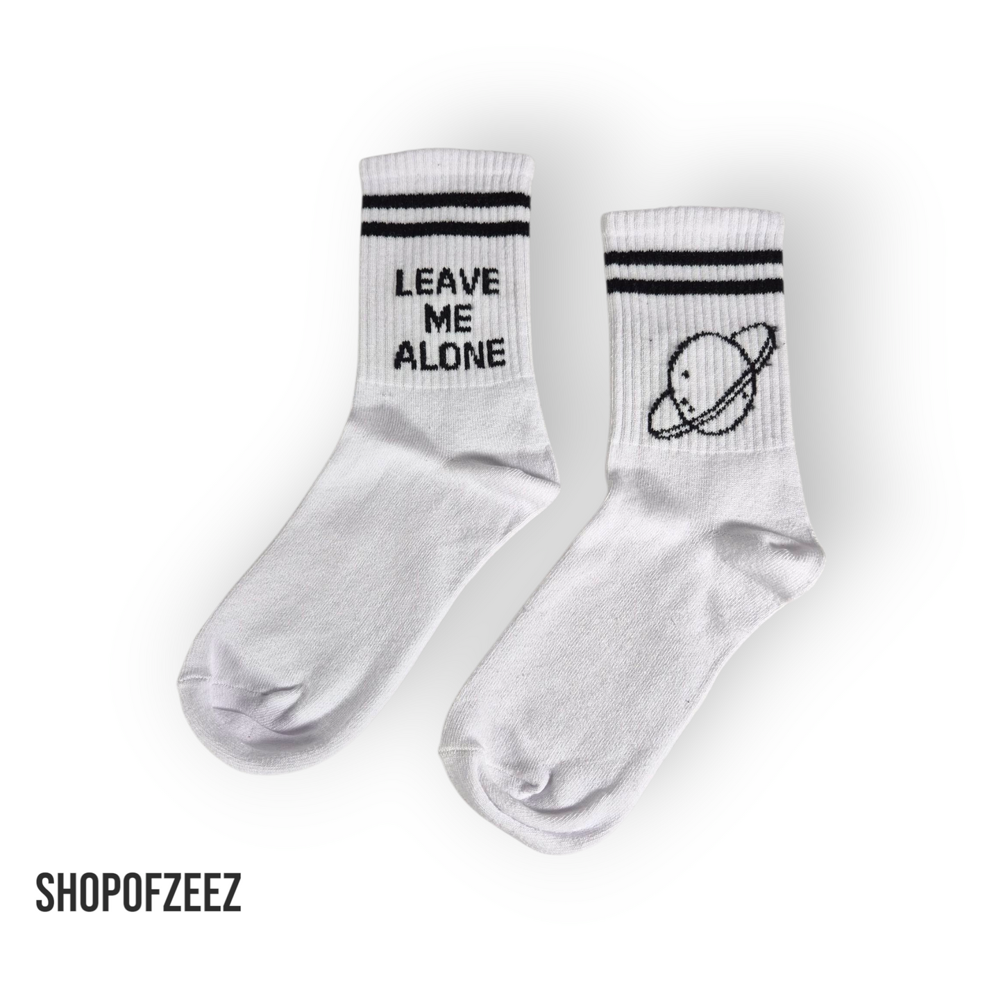Planet Leave Me Alone Socken – Meditierender Space Look & Statement-Design