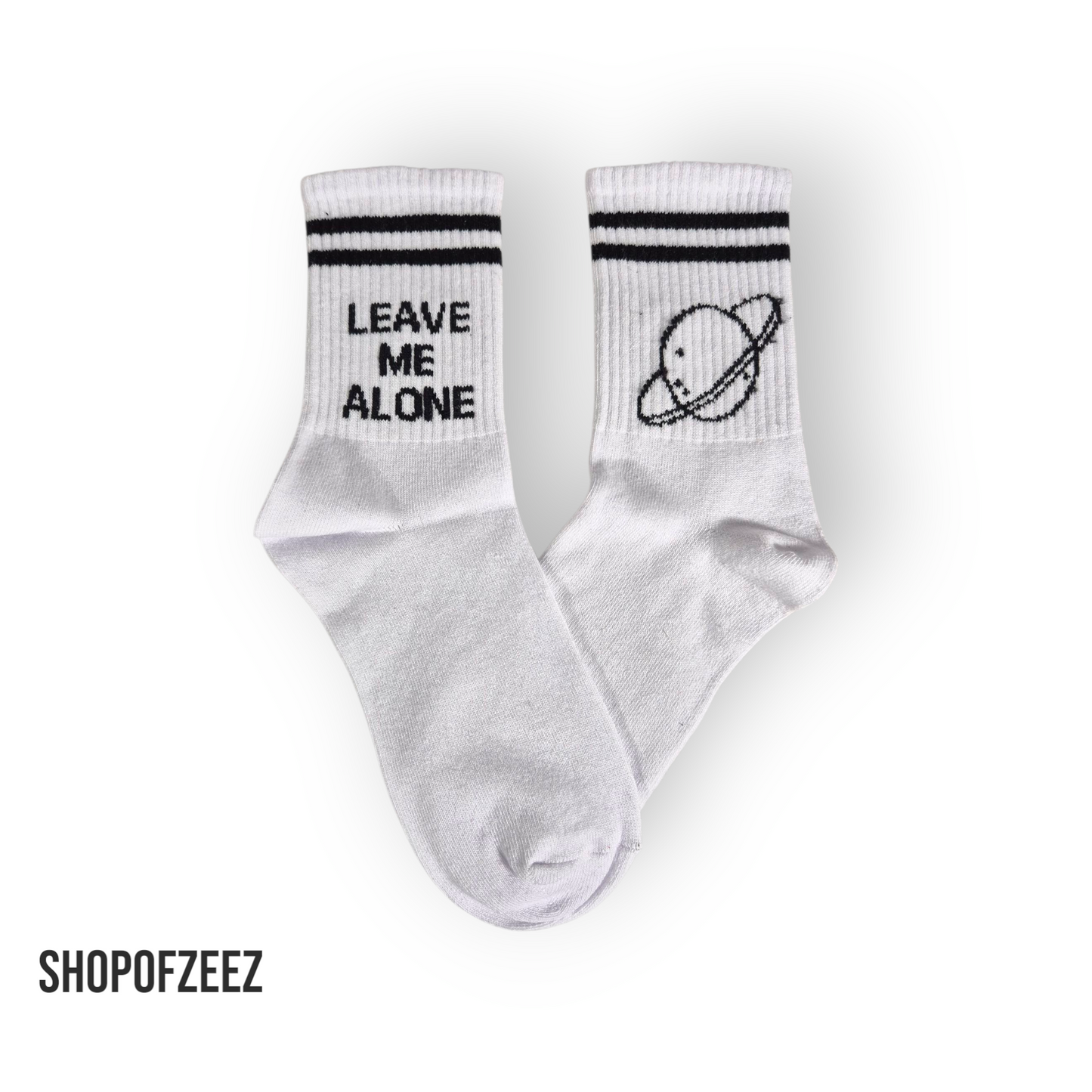 Planet Leave Me Alone Socken – Meditierender Space Look & Statement-Design