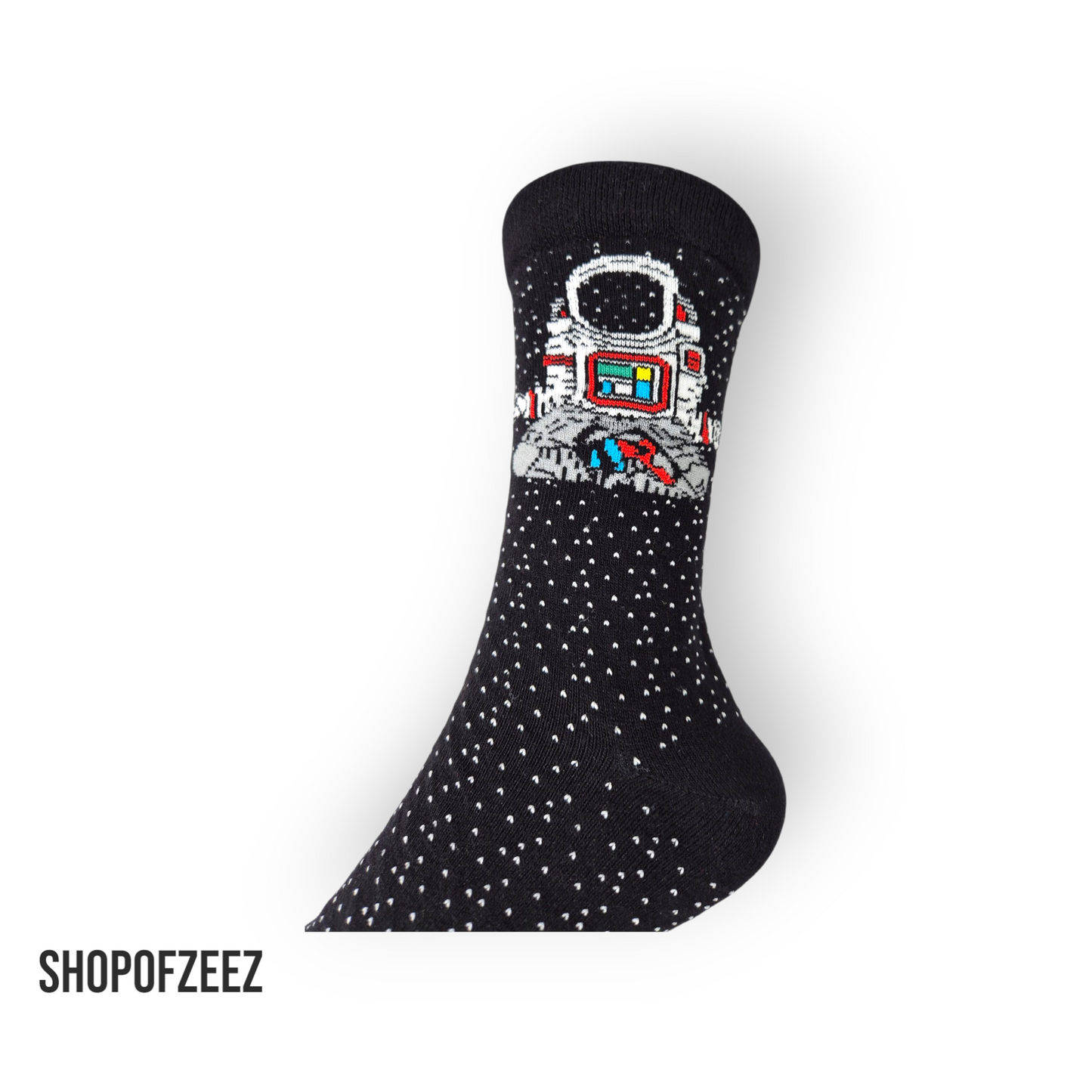 Meditierender Astronaut auf schwarzen Socken – Kosmischer Stil für deine Füße