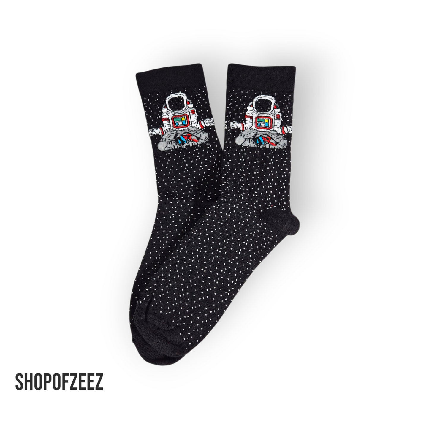 Meditierender Astronaut auf schwarzen Socken – Kosmischer Stil für deine Füße