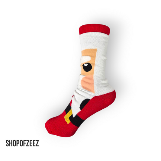 Weihnachtssocken mit großem Weihnachtsmann-Gesicht und flauschigen Augenbrauen.