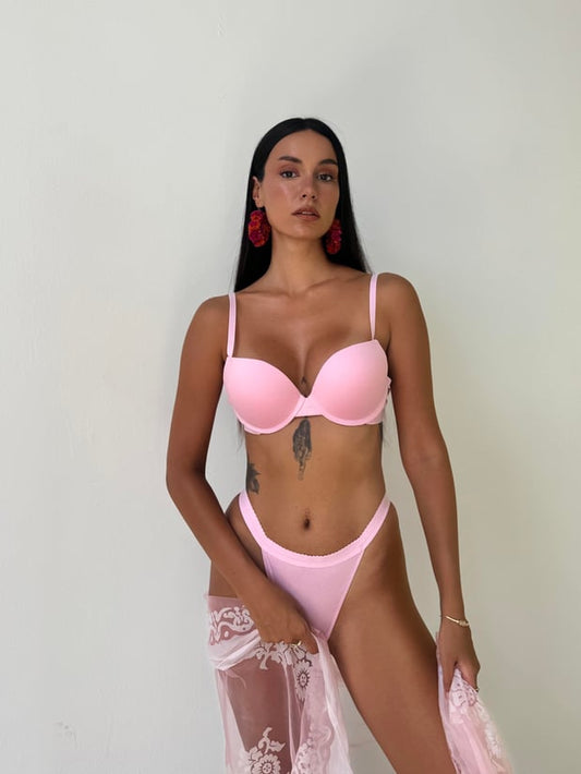 Natürlich, elegant und angenehm weich – dieses Bambus-Dessous-Set bietet dir ganztägigen Komfort und eine feminine Silhouette. Atmungsaktiv, antibakteriell und ideal für empfindliche Haut.