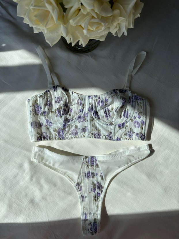 Dessous Set mit Bügel-BH & Transparentem Tanga – Blumenmuster
