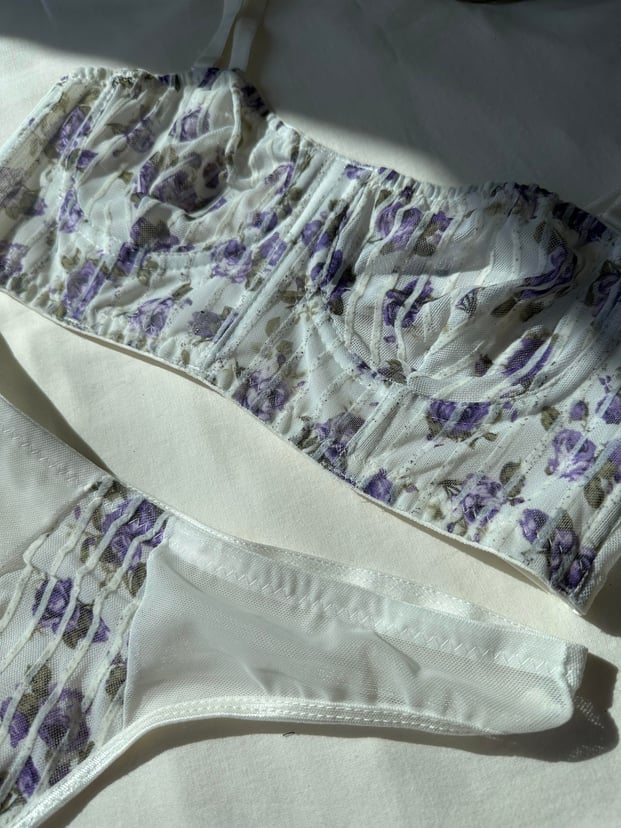Dessous Set mit Bügel-BH & Transparentem Tanga – Blumenmuster