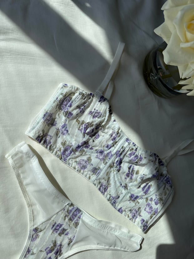 Dessous Set mit Bügel-BH & Transparentem Tanga – Blumenmuster
