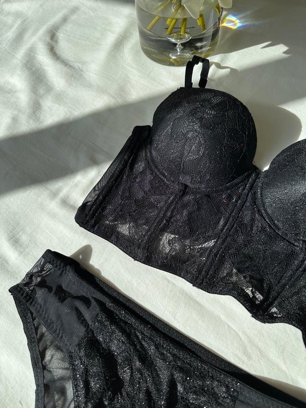 Elegantes Damen Dessous Set – Schwarzes Bustier mit Spitze & transparenter Slip