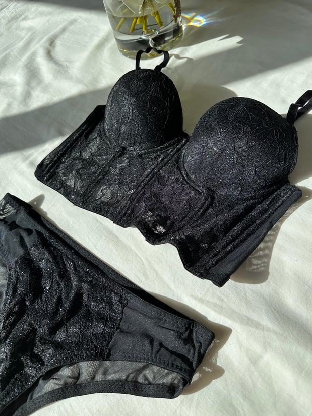 Elegantes Damen Dessous Set – Schwarzes Bustier mit Spitze & transparenter Slip