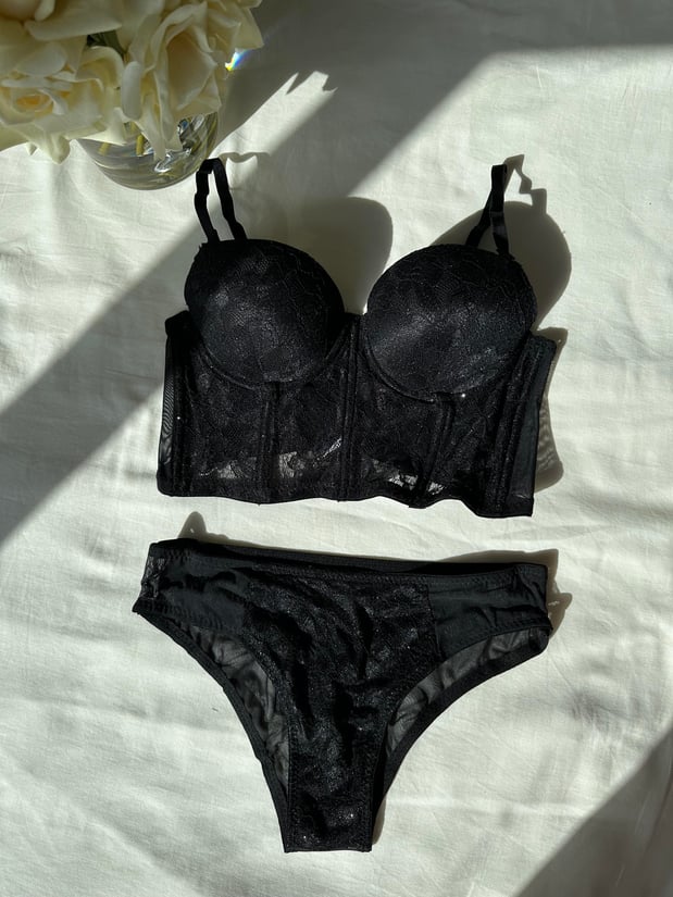 Elegantes Damen Dessous Set – Schwarzes Bustier mit Spitze & transparenter Slip