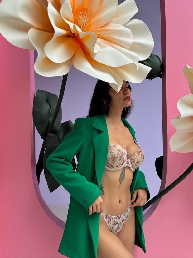 Feminines BH & Slip Set – Geblümt, Gepolstert & Verstellbar