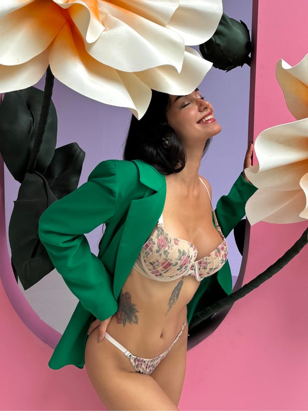 Feminines BH & Slip Set – Geblümt, Gepolstert & Verstellbar